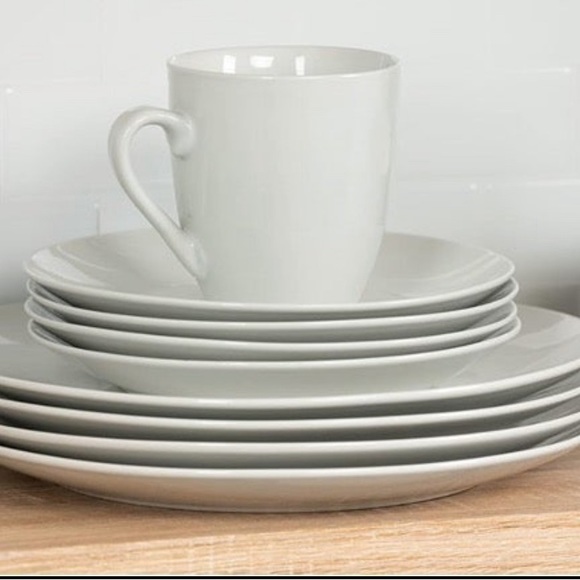 Dinnerware Set - Picture 3 of 9